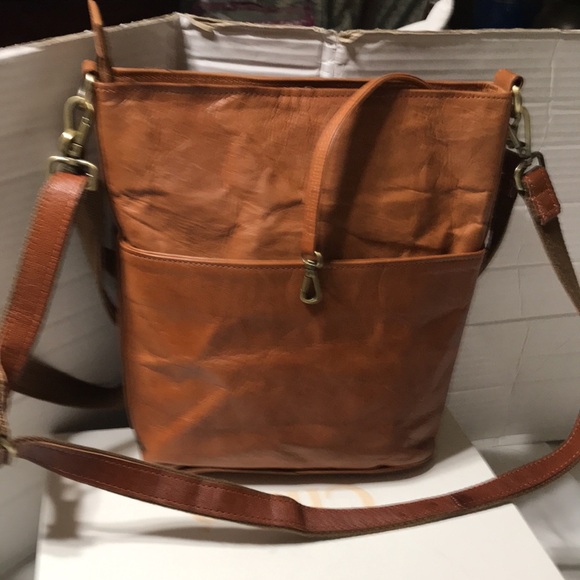 Berliner Sofia leather crossbody bag with 2 outside slip pockets and pouch. NWOT - Picture 6 of 14